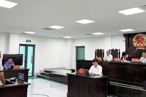 'Phù phép' gần 5 tấn gạo giả mang thương hiệu lớn bán Tết