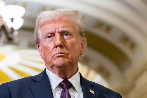 Tổng thống Trump bất ngờ gọi điện cho CEO Nvidia giữa sân khấu để nói một điều