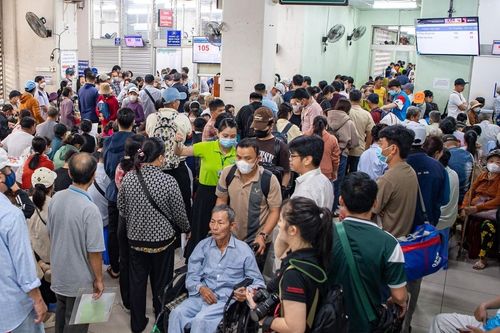 Số lượt khám tăng kỷ lục, hai bệnh viện lớn nhất TPHCM vận hành như thế nào?