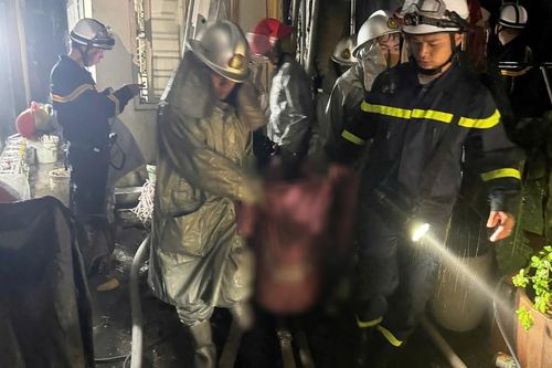 Hiện trường tan hoang vụ cháy nhà 4 tầng khiến 5 người tử vong ở Hà Nội