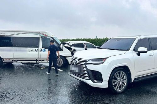Dừng đột ngột trên cao tốc gây tai nạn, tài xế Lexus có thể đối mặt với điều gì?