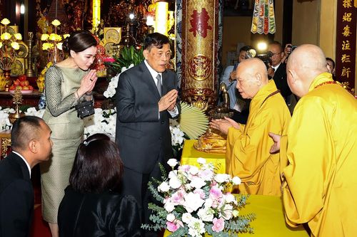 Nhà Vua Thái Lan và Hoàng hậu lễ Phật tại chùa Quán Sứ