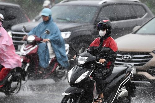 Hà Nội còn mưa lớn suốt đêm nay và ngày mai 17/9, miền Bắc sắp giảm mưa