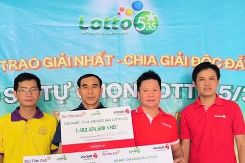 Người đàn ông Quảng Trị 2 lần trúng Vietlott 14 tỷ, không đeo mặt nạ nhận giải