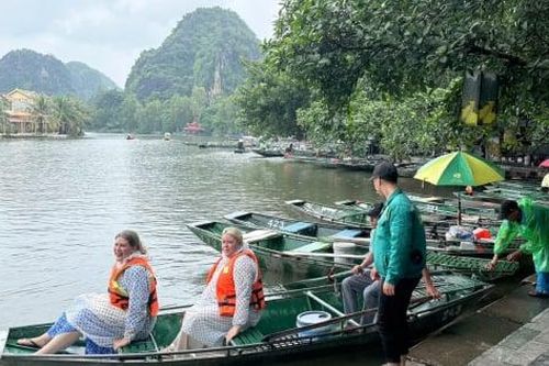 Ứng phó mưa lũ, Ninh Bình chủ động điều chỉnh hoạt động du lịch để bảo đảm an toàn cho du khách