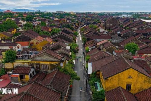 Nghe thời gian kể chuyện về phố Hội bên bờ sông Hoài