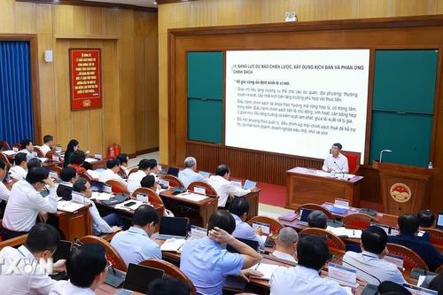 Thủ tướng trao đổi chuyên đề về phát triển nhanh, bền vững và tăng trưởng hai con số với các Ủy viên Trung ương Đảng