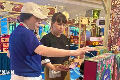Thành phố Hồ Chí Minh: Thị trường bánh Trung Thu sôi động, sức mua tăng