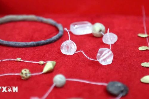 Nghệ An: Phát hiện nhiều hiện vật quý trong 2 ngôi mộ cổ