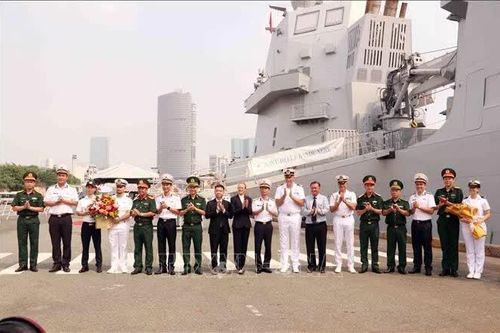 Tàu Hải quân Italia thăm hữu nghị Việt Nam