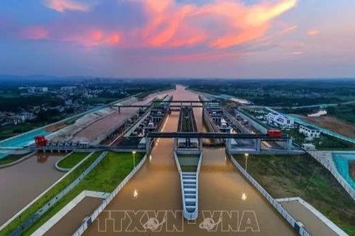 Kênh đào nối sông với biển quy mô lớn của Trung Quốc chính thức đi vào hoạt động