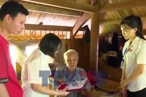 Xây dựng văn hóa công sở vì nhân dân phục vụ