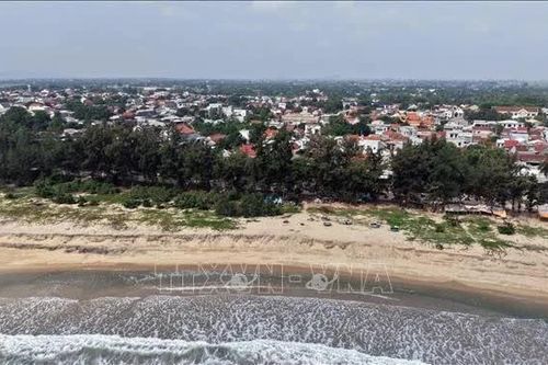 Quảng Ngãi: Sạt lở bờ biển 'áp sát' nhà dân