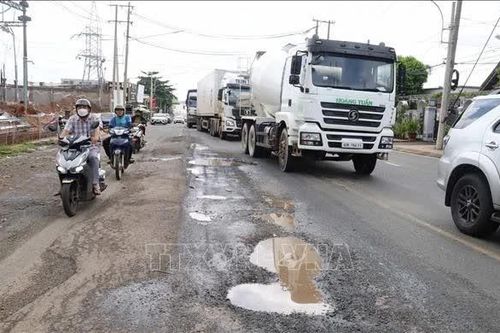 Đường nối Tây Nguyên xuống cấp nghiêm trọng, nguy cơ tai nạn rình rập
