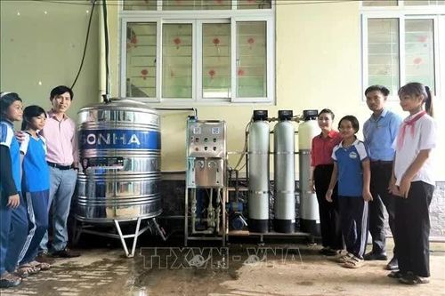 Kết nối nguồn lực mang nước sạch đến với học sinh vùng khó