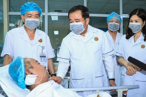 Bí thư Hà Nội thăm hỏi, động viên nạn nhân vụ cháy tại phường Tây Hồ