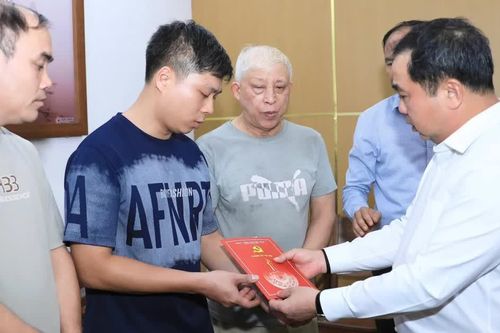 Hà Nội hỗ trợ khẩn 382 triệu đồng cho nạn nhân vụ cháy ở Tây Hồ
