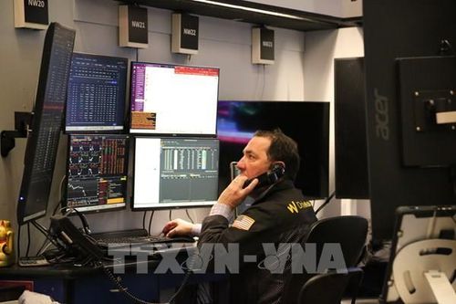 Chứng khoán thế giới đỏ sàn trước thềm quyết định lãi suất của Fed