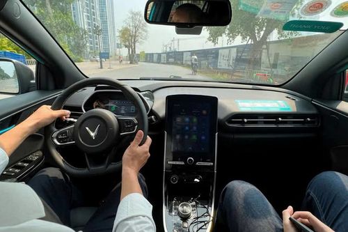 Cách lái ô tô điện trong phố tiết kiệm pin nhất