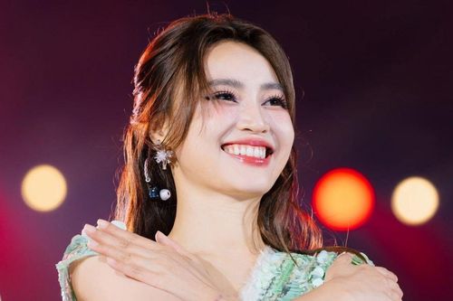 Ninh Dương Lan Ngọc ấn định ngày trọng đại, mời 800 khán giả chung vui