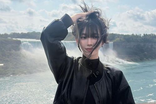 Karina (aespa) khoe nhan sắc nổi bật trong chuyến đi Canada