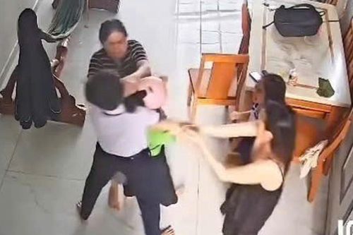 Xôn xao clip nam sinh có hành vi bạo lực với người trong gia đình