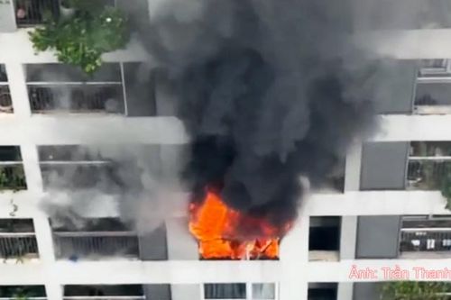 Hà Nội: Cháy căn hộ chung cư 90 đường Nguyễn Tuân