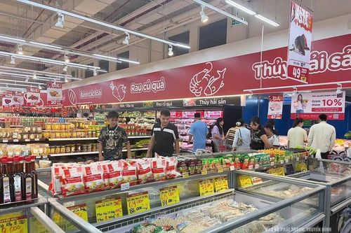 Khuyến mại cuối năm: Kích cầu thật hay chỉ là cuộc đua giảm giá?