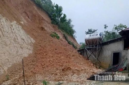 Xã Yên Thắng sơ tán 7 hộ/22 nhân khẩu do sạt núi