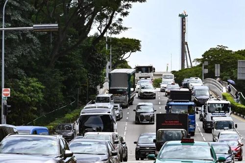 Người Singapore phải trả phí đắt đỏ để có quyền mua ô tô