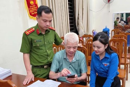 Chuyển mạnh sang “học tập, thực hành” theo gương Bác