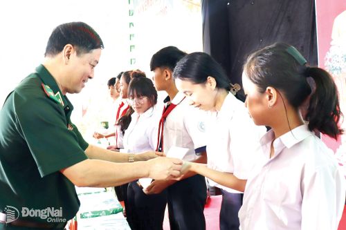 Giữ bình yên biên giới phục vụ phát triển bền vững