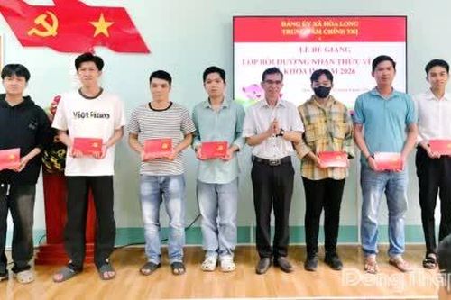 Tạo nguồn phát triển Đảng trong tuyển quân ở Hòa Long