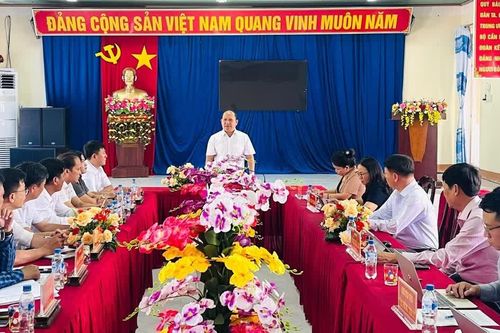 Phó Bí thư Thường trực Tỉnh ủy Rah Lan Chung làm việc với Đảng ủy xã Đăk Song