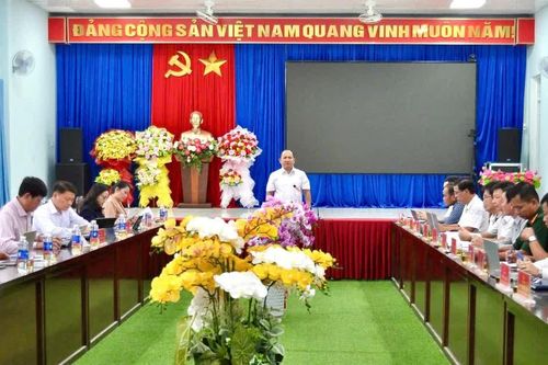 Phó Bí thư Thường trực Tỉnh ủy Rah Lan Chung làm việc với Ban Thường vụ Đảng ủy xã SRó