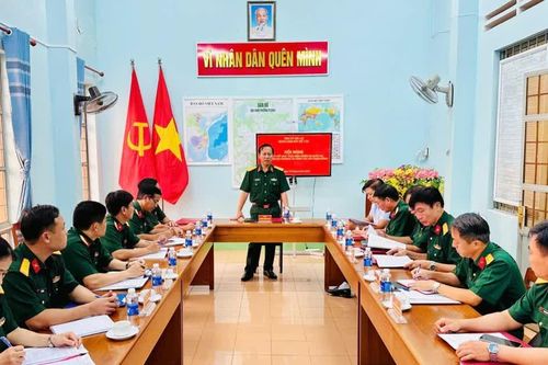 Khảo sát công tác quân sự, quốc phòng và xây dựng Đảng tại Chi bộ Quân sự phường Pleiku
