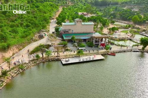 “Ốc đảo xanh” giữa khô cằn sỏi đá