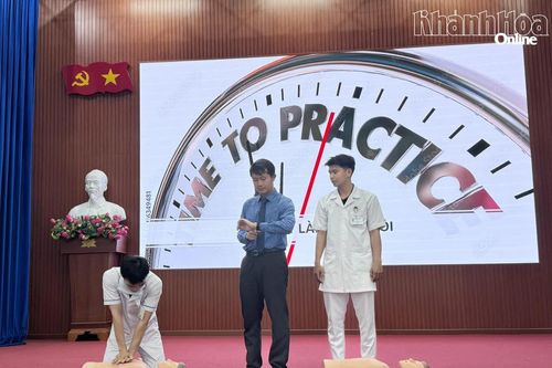 Hướng dẫn xử trí ngừng tuần hoàn hô hấp cho gần 200 nhân viên y tế