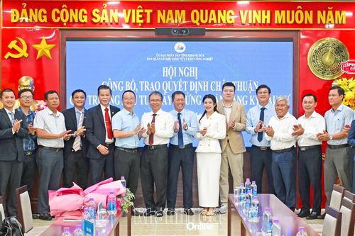 Phó Chủ tịch UBND tỉnh Trần Hòa Nam dự hội nghị ra mắt trang thông tin điện tử, trao giấy chứng nhận đầu tư 5 dự án