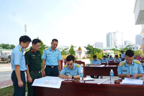 Bộ Tổng Tham mưu kiểm tra công tác huấn luyện địa hình quân sự tại Trường Sĩ quan Không quân