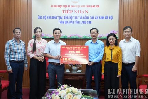 Tiếp nhận kinh phí gần 274 triệu đồng ủng hộ chương trình xóa nhà tạm, nhà dột nát, công tác an sinh xã hội