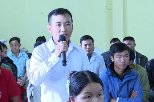 Thường trực Đảng ủy xã Bản Xèo tiếp xúc, đối thoại trực tiếp với Nhân dân khu vực Pa Cheo
