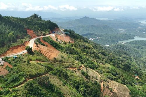Lâm Đồng yêu cầu xử lý nghiêm vi phạm hành lang an toàn dọc tuyến Quốc lộ 28B