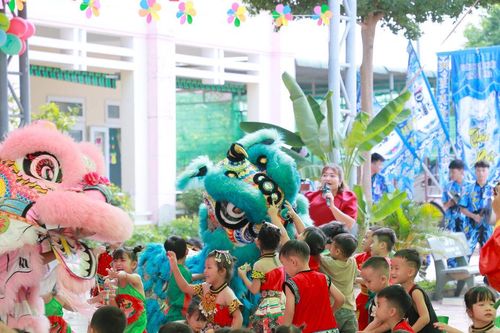 Ấm áp 'Biên cương - Đêm hội trăng rằm' nơi biên giới