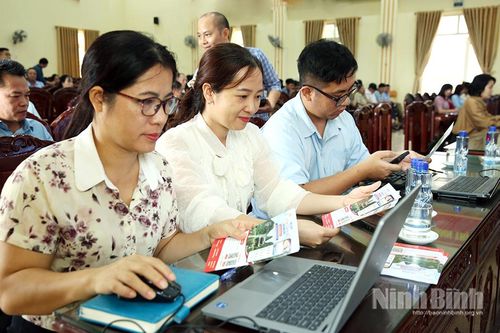 Tập huấn triển khai Trung tâm Giám sát, điều hành thông minh và các nền tảng số tại xã Minh Tân