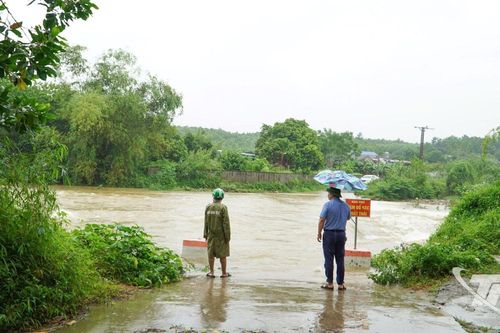 Mưa lớn gây ngập nhiều cầu tràn tại Quân Chu