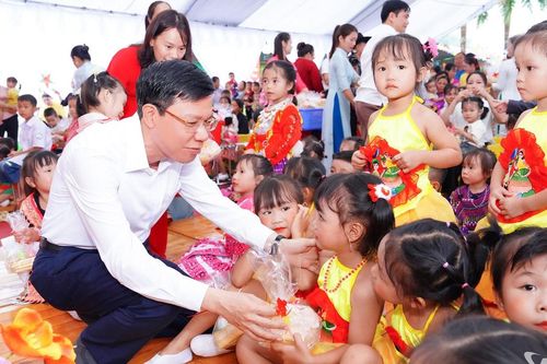 Ấm áp 'Trung thu cho em' tại Sảng Mộc