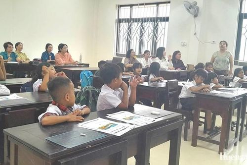 Thực nghiệm dạy học chương trình tiếng Cơ Tu cấp tiểu học