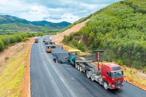 Vượt khó làm cao tốc giữa đại ngàn Tây Nguyên