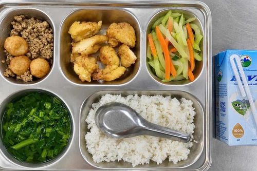 Trường Tiểu học Mê Linh tạm dừng suất ăn bán trú, tìm nhà cung cấp mới